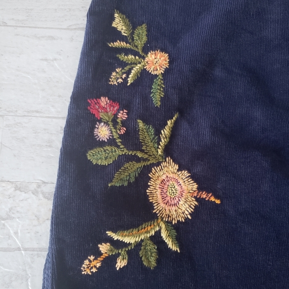Embroidered Mossimo Mini Skirt - Picture 4 of 5